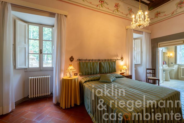 Image No.75-10 Bed Villa for sale