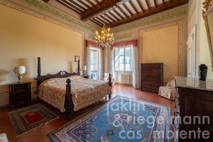 Image No.77-10 Bed Villa for sale