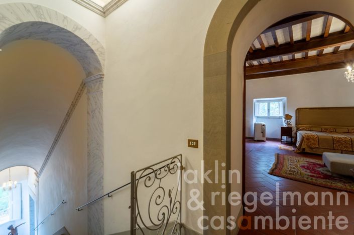 Image No.79-10 Bed Villa for sale