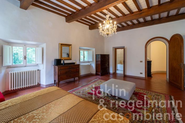 Image No.81-10 Bed Villa for sale