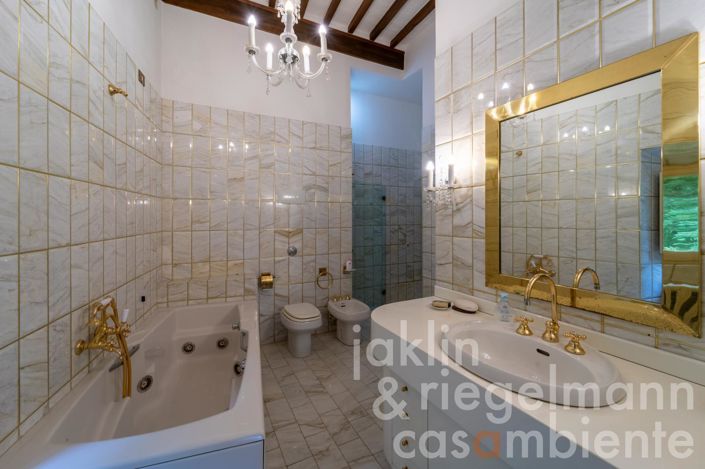 Image No.82-10 Bed Villa for sale