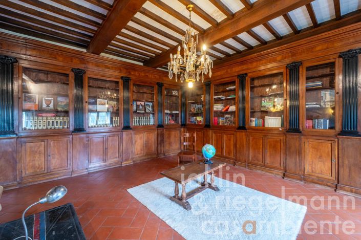 Image No.88-10 Bed Villa for sale