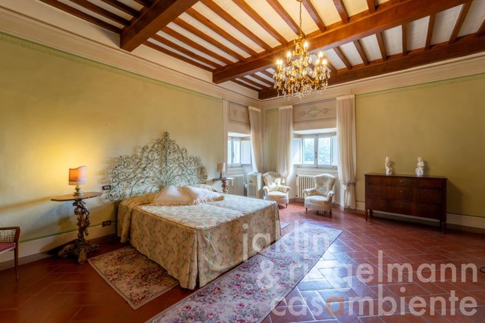 Image No.92-10 Bed Villa for sale