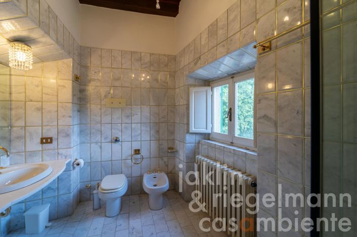 Image No.93-10 Bed Villa for sale