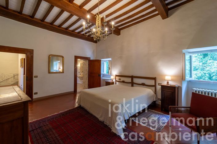 Image No.94-10 Bed Villa for sale