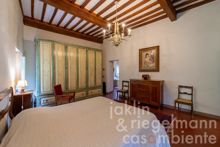 Image No.95-10 Bed Villa for sale