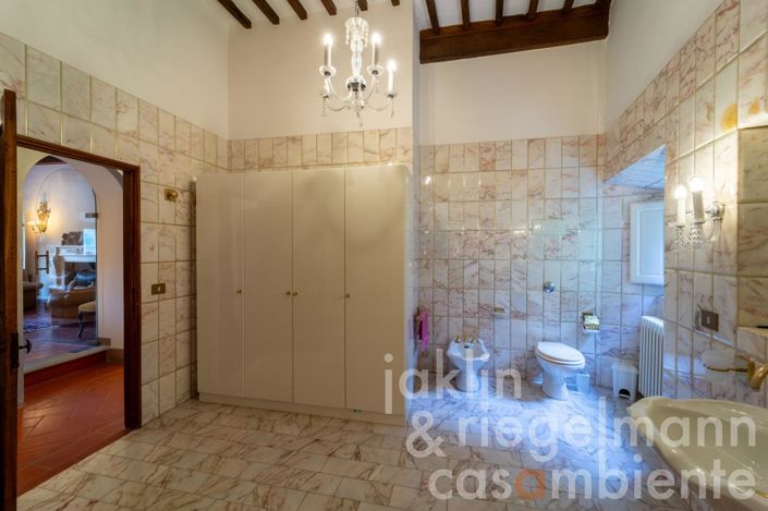 Image No.96-10 Bed Villa for sale