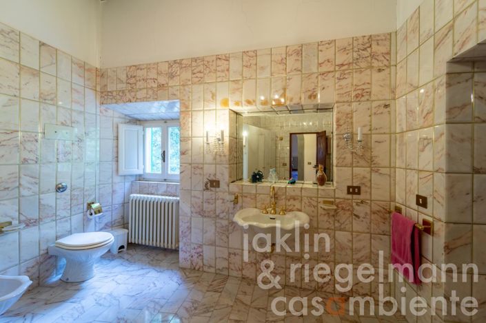 Image No.97-10 Bed Villa for sale