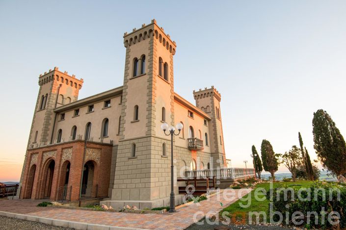 Image No.10-Châteaux de 19 chambres à vendre à Livorno