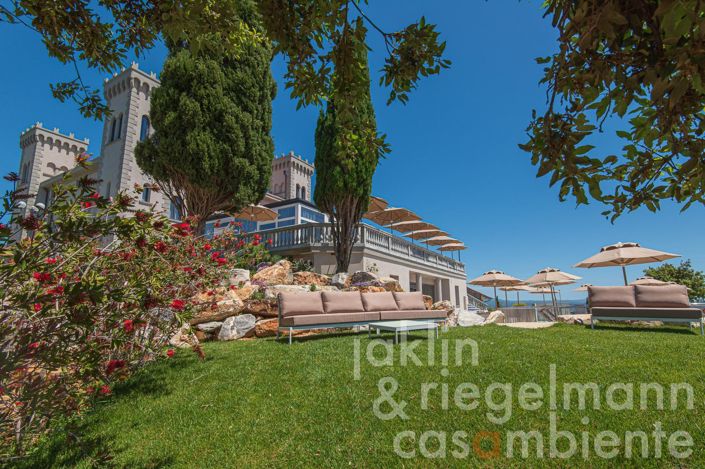 Image No.17-19 Bed Chateaux for sale