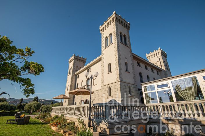 Image No.19-19 Bed Chateaux for sale