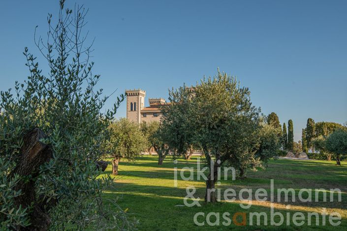 Image No.22-19 Bed Chateaux for sale