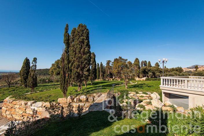 Image No.23-Châteaux de 19 chambres à vendre à Livorno