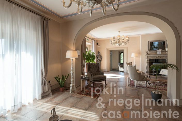 Image No.27-19 Bed Chateaux for sale