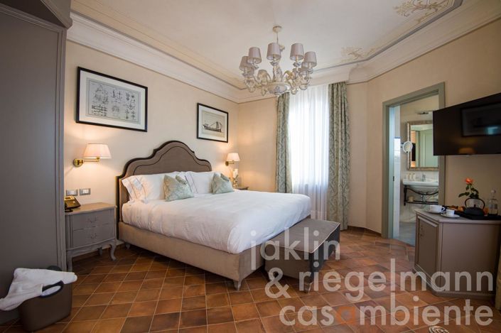 Image No.34-19 Bed Chateaux for sale