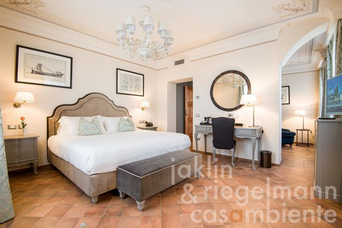 Image No.37-19 Bed Chateaux for sale