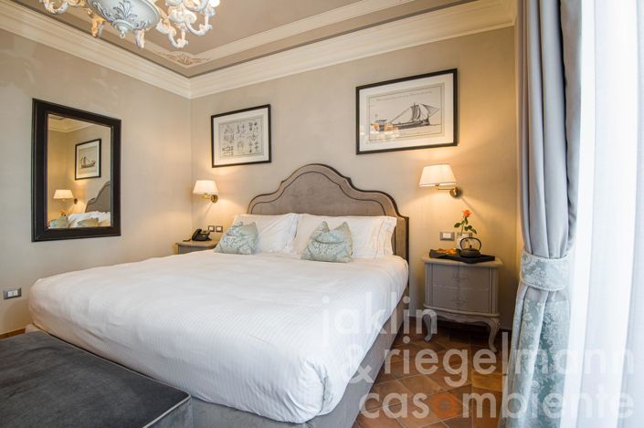 Image No.38-19 Bed Chateaux for sale