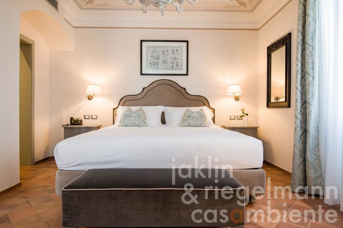 Image No.39-19 Bed Chateaux for sale