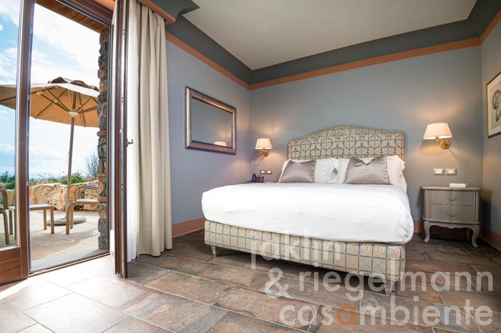 Image No.44-19 Bed Chateaux for sale