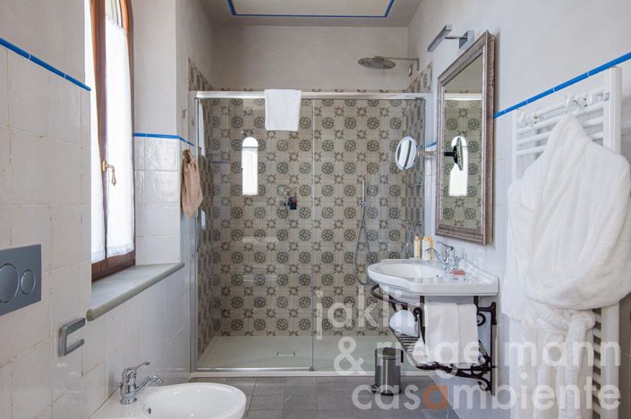 Image No.45-19 Bed Chateaux for sale