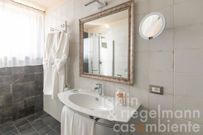 Image No.46-19 Bed Chateaux for sale