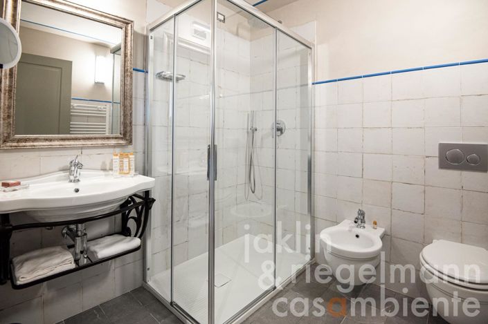 Image No.47-Châteaux de 19 chambres à vendre à Livorno