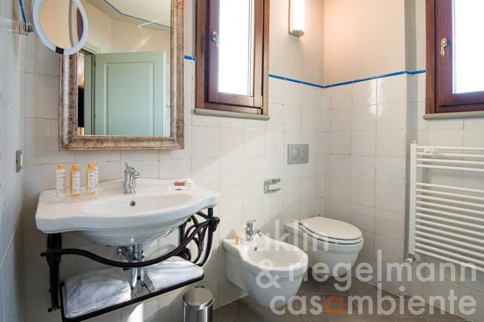 Image No.48-Châteaux de 19 chambres à vendre à Livorno