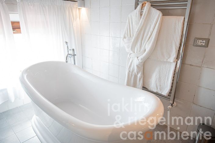 Image No.49-Châteaux de 19 chambres à vendre à Livorno