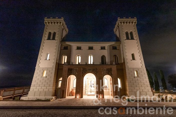 Image No.6-Châteaux de 19 chambres à vendre à Livorno