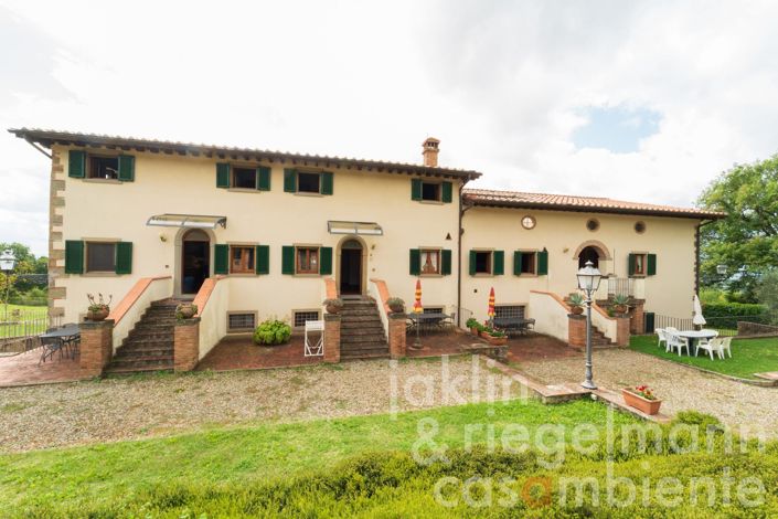 Image No.10-18 Bed Farmhouse for sale