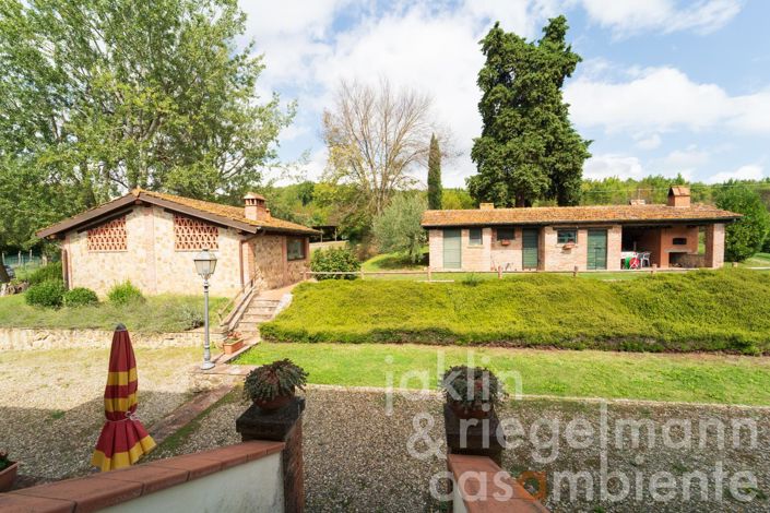 Image No.11-18 Bed Farmhouse for sale