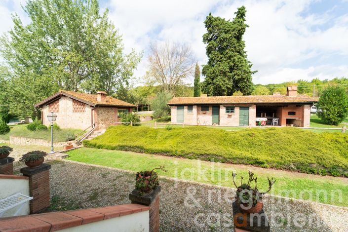 Image No.12-18 Bed Farmhouse for sale