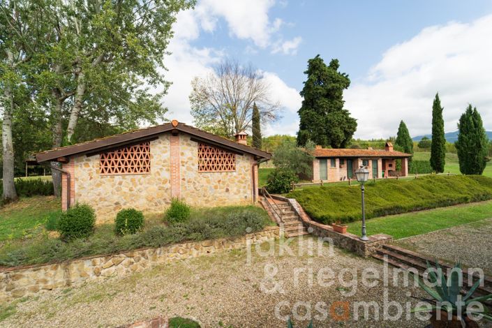 Image No.13-18 Bed Farmhouse for sale