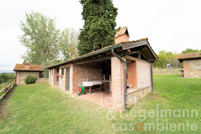 Image No.15-18 Bed Farmhouse for sale