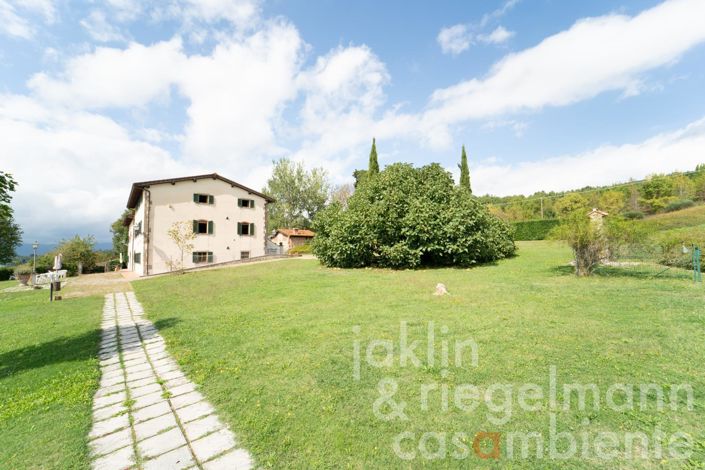 Image No.17-18 Bed Farmhouse for sale