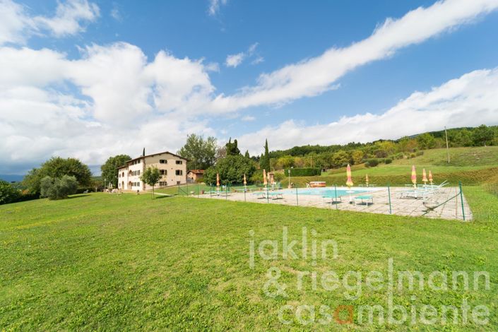 Image No.19-18 Bed Farmhouse for sale