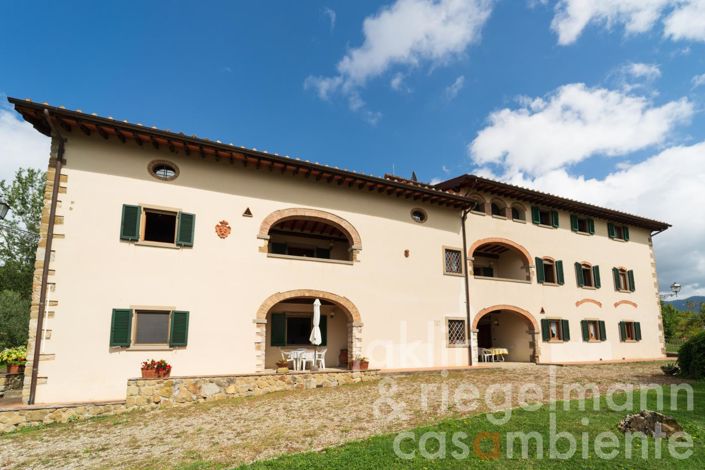 Image No.2-18 Bed Farmhouse for sale