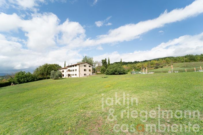 Image No.20-18 Bed Farmhouse for sale