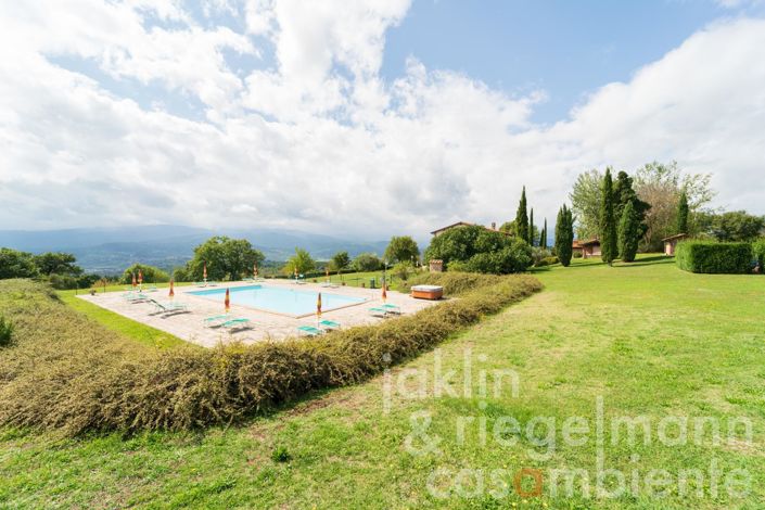 Image No.21-18 Bed Farmhouse for sale