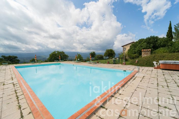 Image No.23-18 Bed Farmhouse for sale