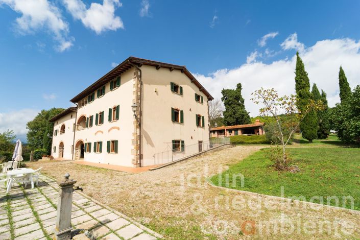 Image No.3-18 Bed Farmhouse for sale