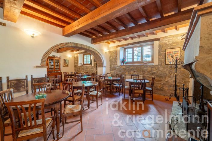 Image No.30-18 Bed Farmhouse for sale