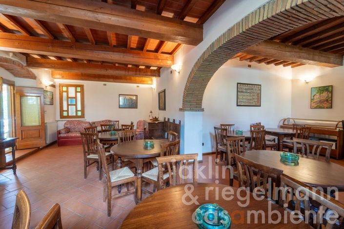 Image No.31-18 Bed Farmhouse for sale