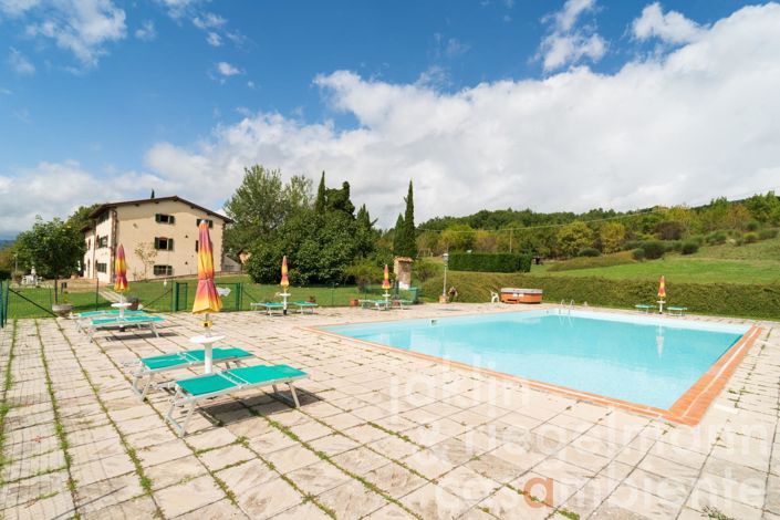 Image No.4-18 Bed Farmhouse for sale