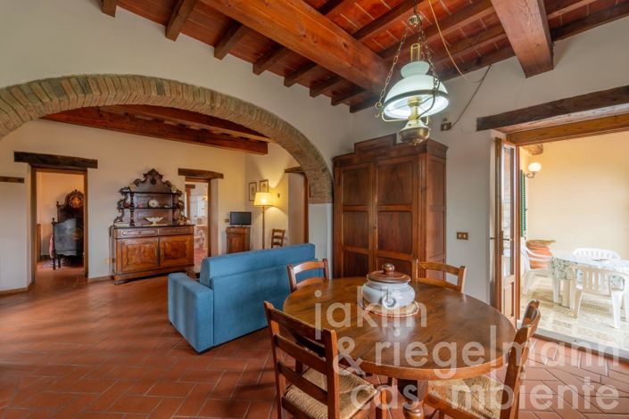 Image No.42-18 Bed Farmhouse for sale