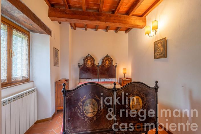 Image No.45-18 Bed Farmhouse for sale