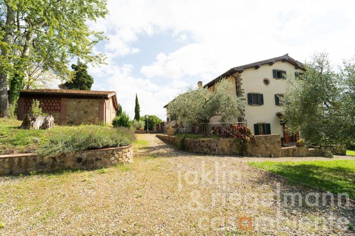 Image No.5-18 Bed Farmhouse for sale