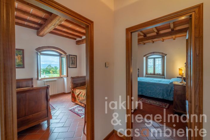 Image No.50-18 Bed Farmhouse for sale