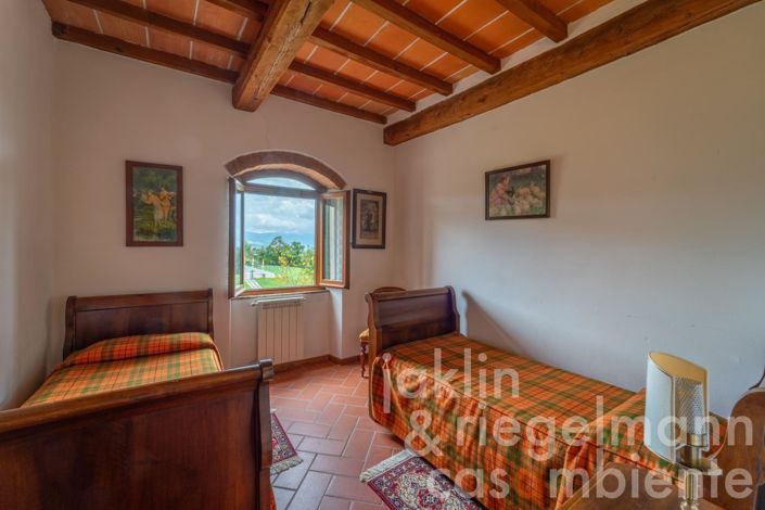 Image No.52-18 Bed Farmhouse for sale