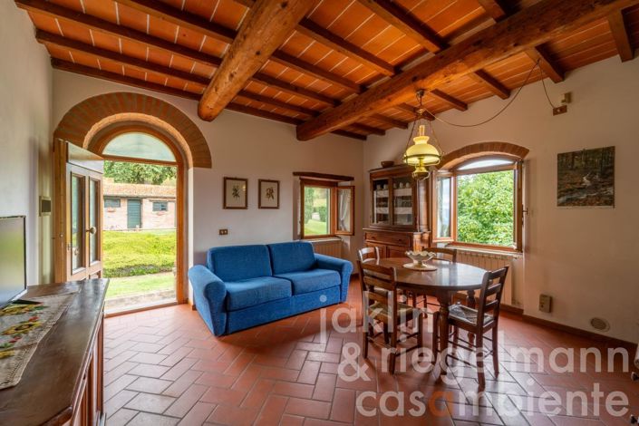 Image No.53-18 Bed Farmhouse for sale